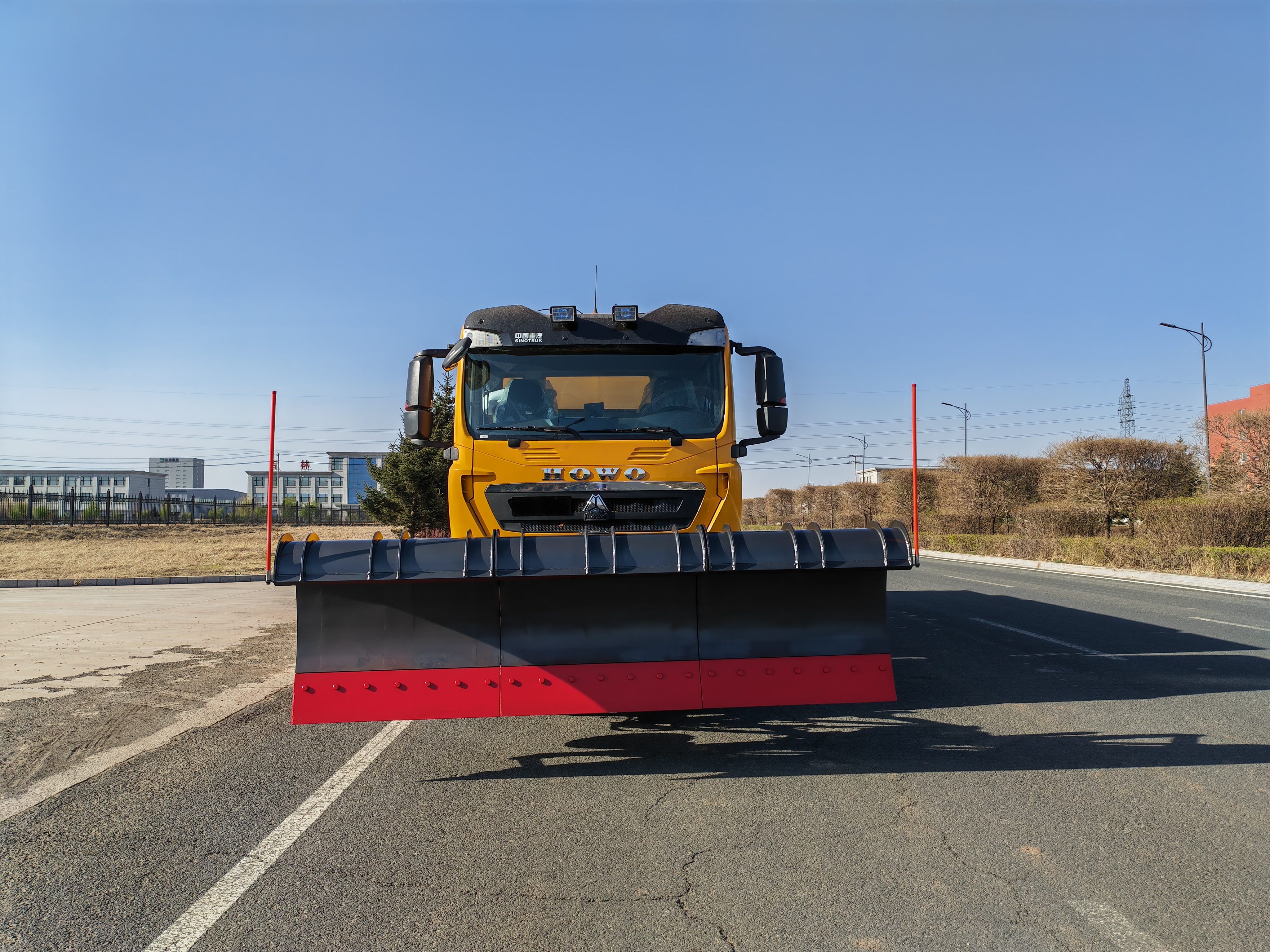 BLD5254TCXZZ6型（25噸）多功能除冰除雪車(圖1)