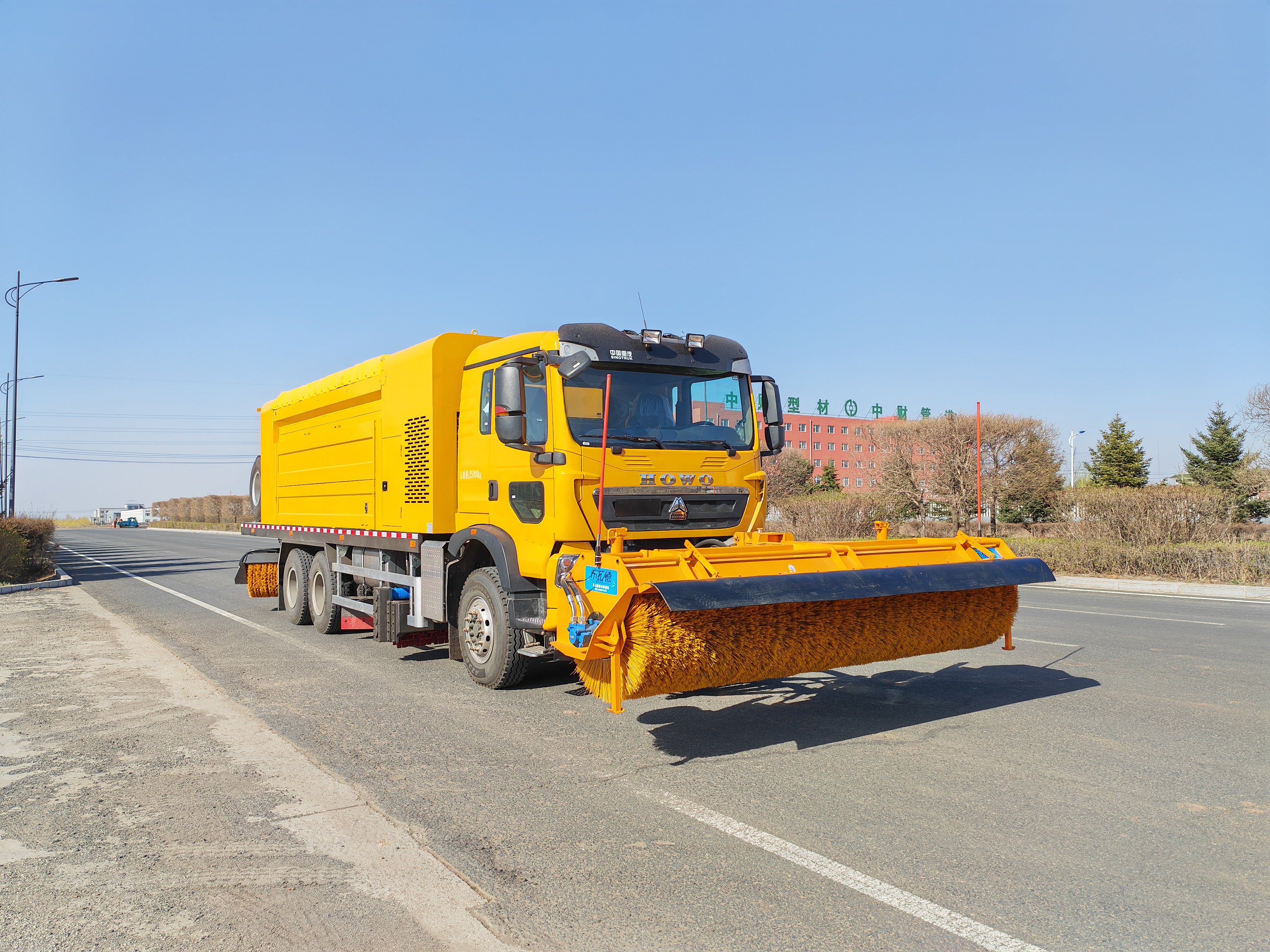 BLD5254TCXZZ6型（25噸）多功能除冰除雪車(圖4)