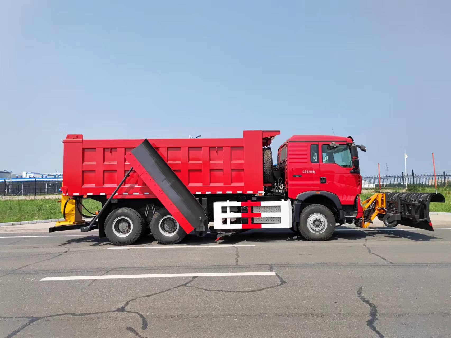 BLD5252TCXZZ6型（25噸）綜合除雪車(圖6)